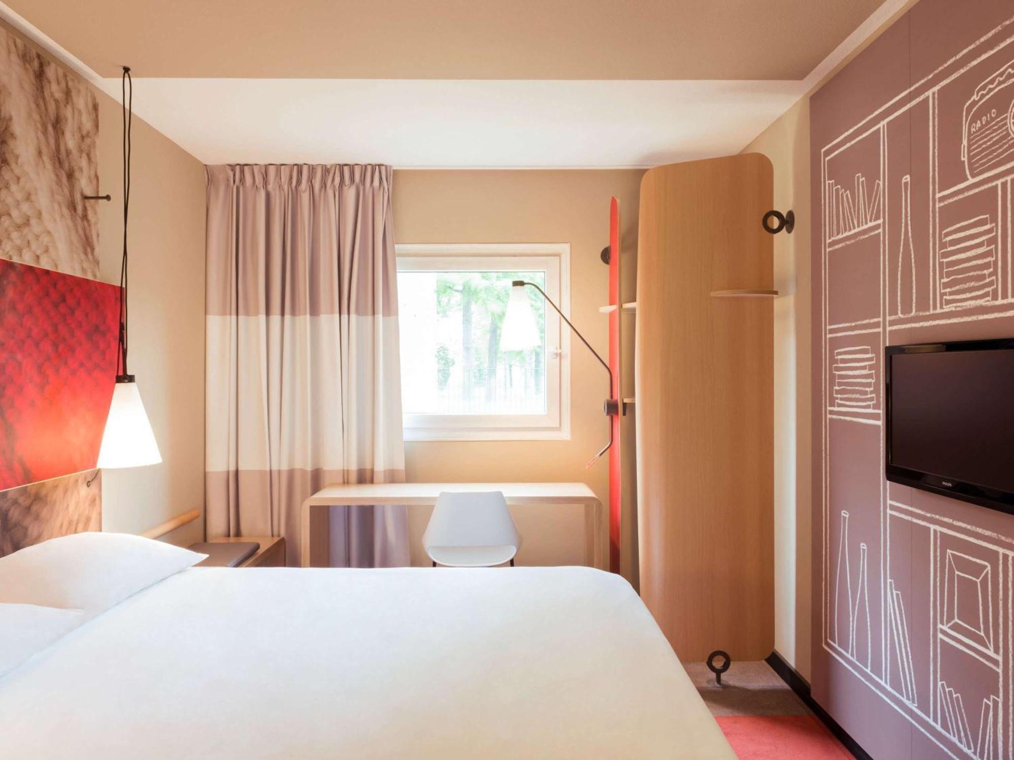 Отель Ibis Rabat Agdal Экстерьер фото
