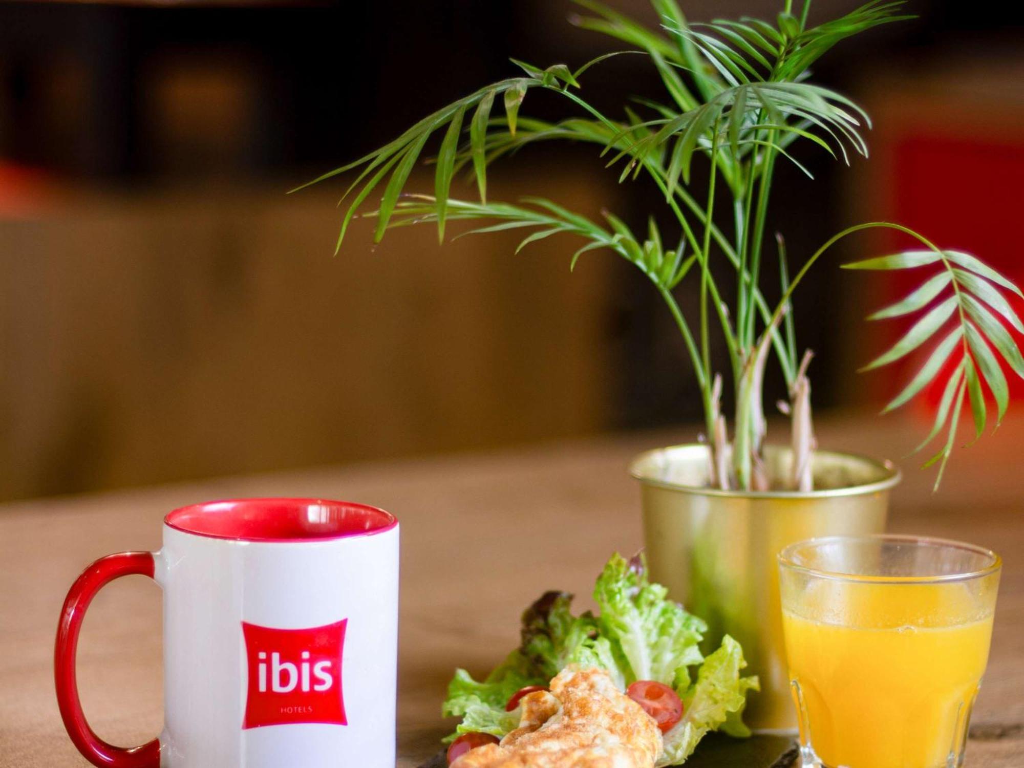 Отель Ibis Rabat Agdal Экстерьер фото